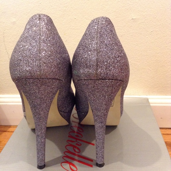 Round toe pumps - Picture 3 of 5